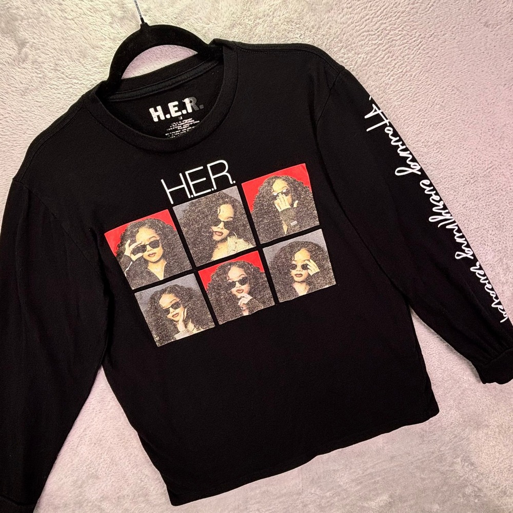 H.E.R. Women Long Sleeve T-Shirt Medium Black Graphic Concert Merch Photo Grid
